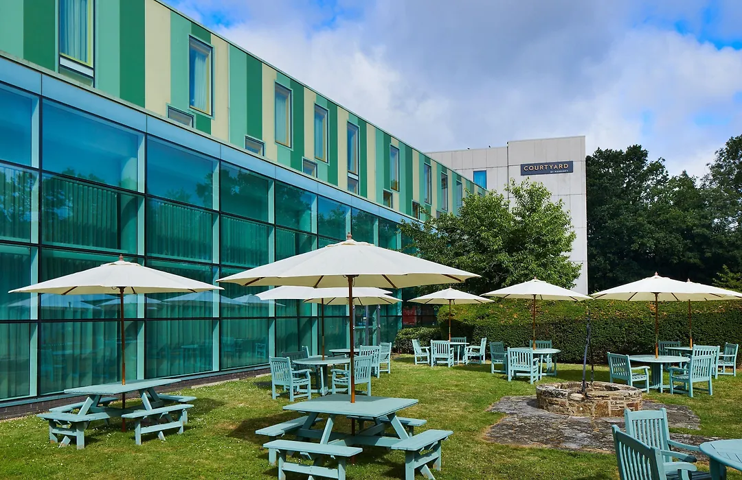 Courtyard By Marriott London Gatwick Airport-1