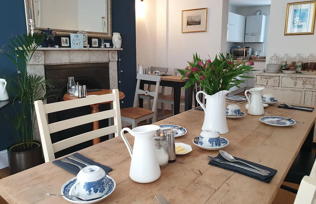 Starlings Guest House-1