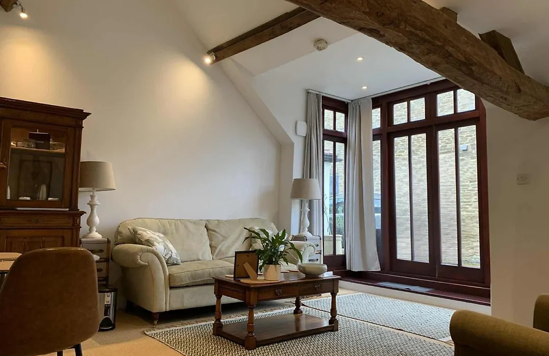 The Byre, At Cradle Barn Offering A King Suite-1