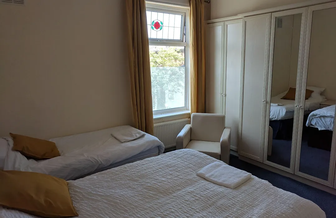 4 Bedroom House At Fern Lodge Preston Serviced Accommodation - Free Wifi & Parking-1