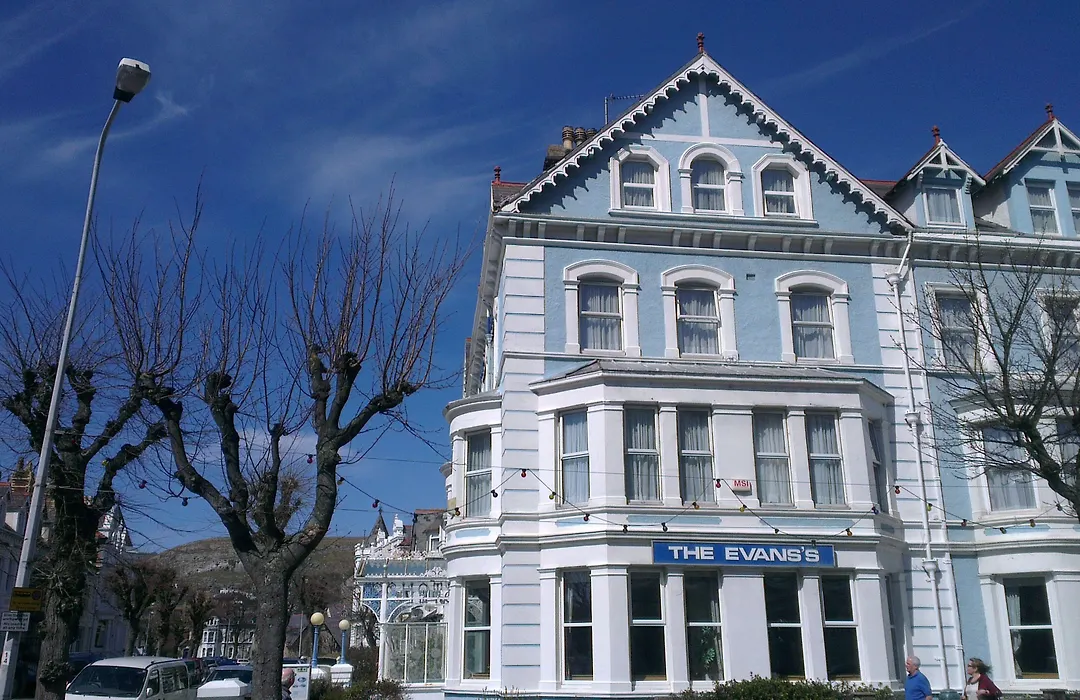 Evans Hotel-1