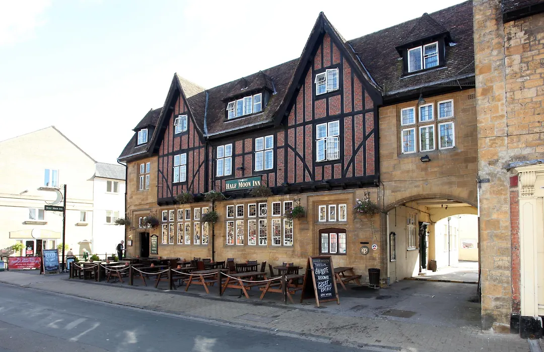 Half Moon, Sherborne By Marston'S Inns-1
