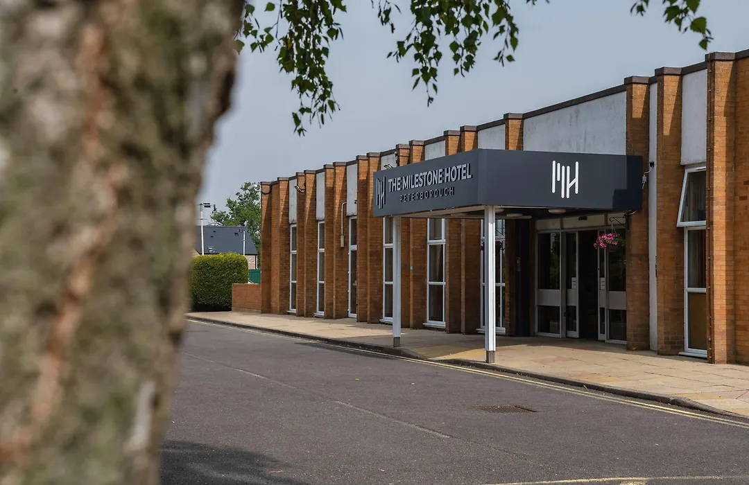 Milestone Peterborough Hotel A1M, Sure Hotel Collection-1