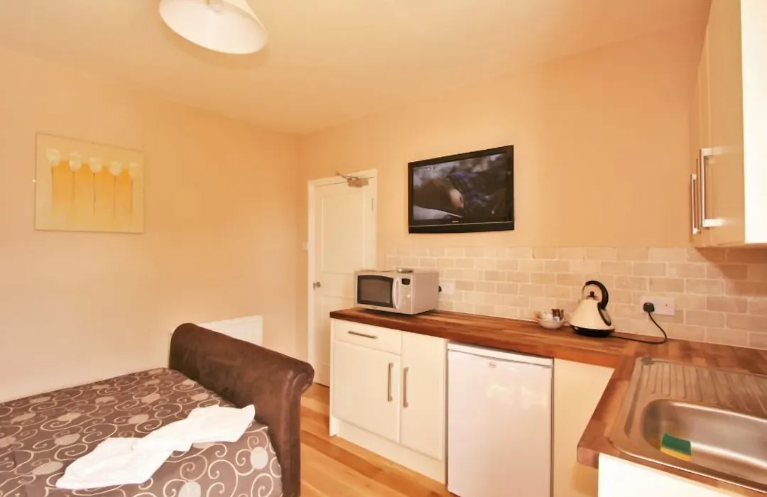 Central Studios 87 Tennyson Road-1