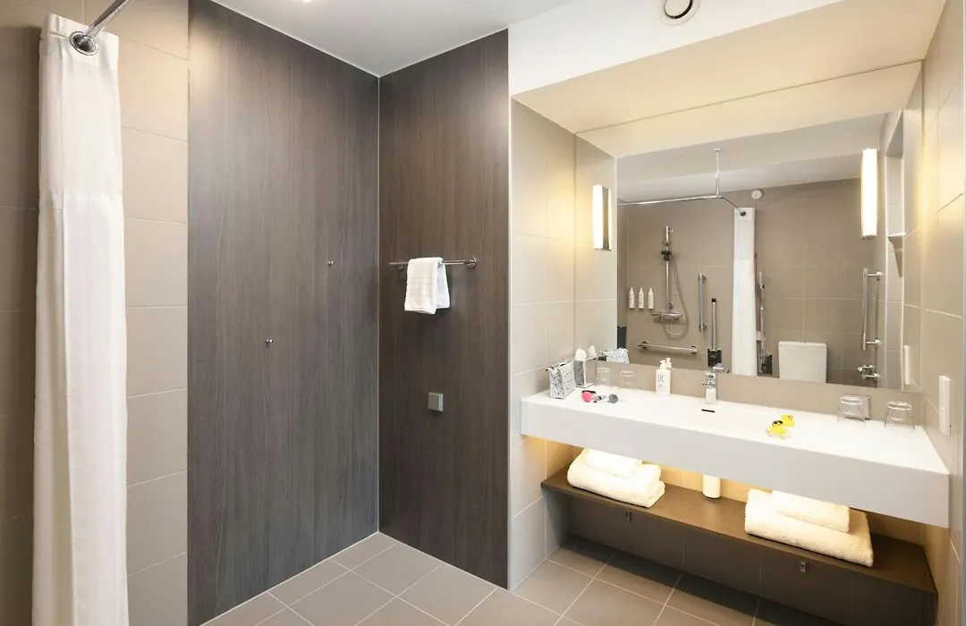 Moxy London Heathrow Airport-1