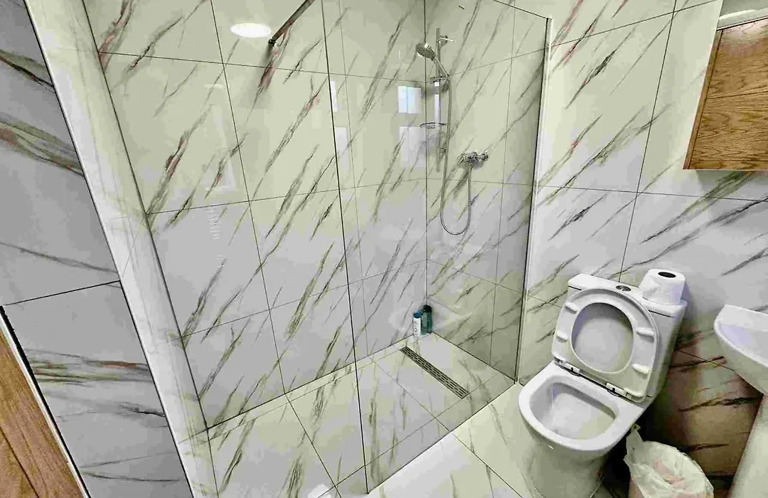 Recently Fully Refurbished --January 2026-- Private En-Suite Room With Brand-New Bathroom And Private Entrance-1