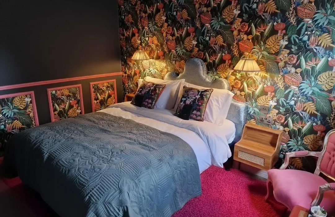The Mad Hatter'S Guestrooms-1