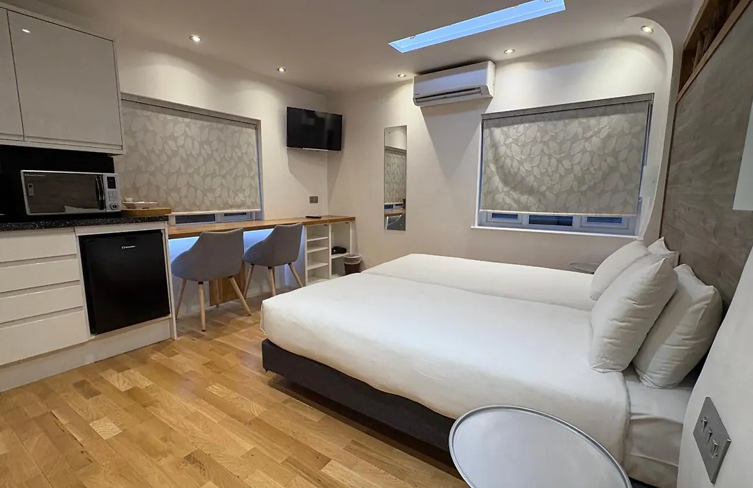 Rioshouse Henley-1