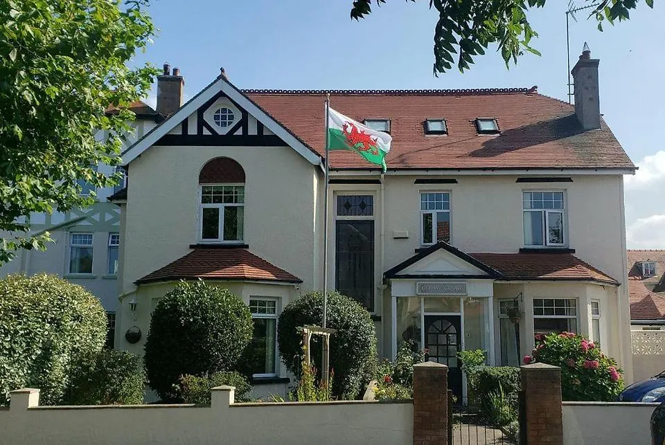 Cleave Court Guest House-1