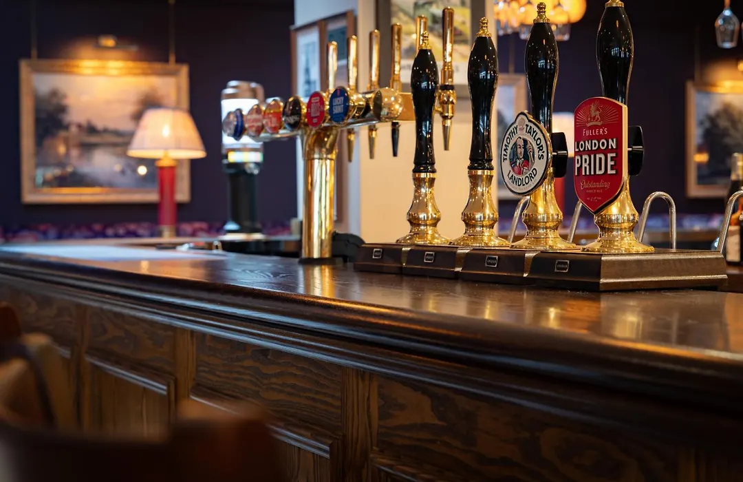 The Potters Heron - A Heartwood Inn-1