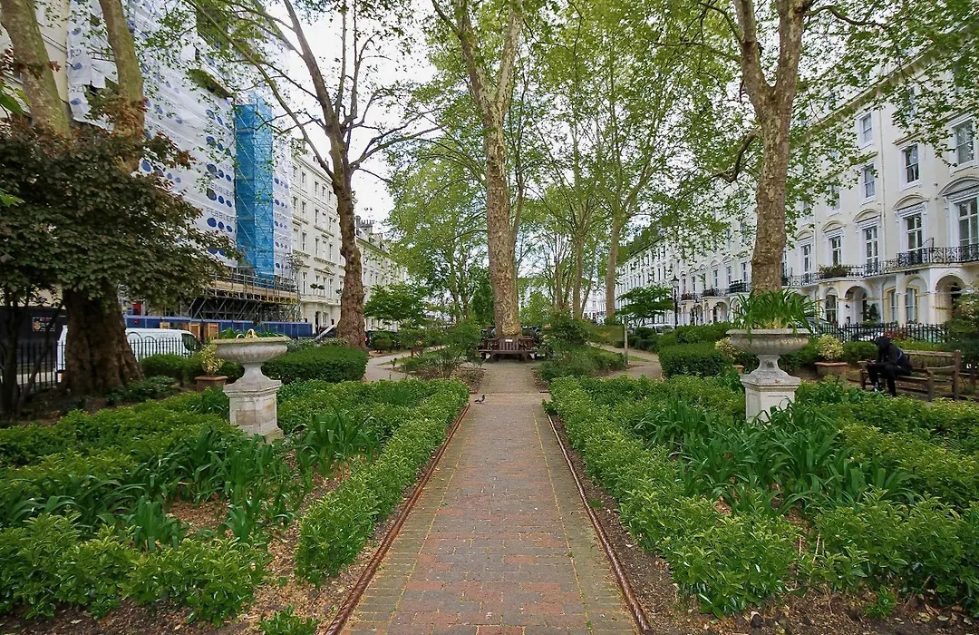 Hyde Park Court Hotel-1