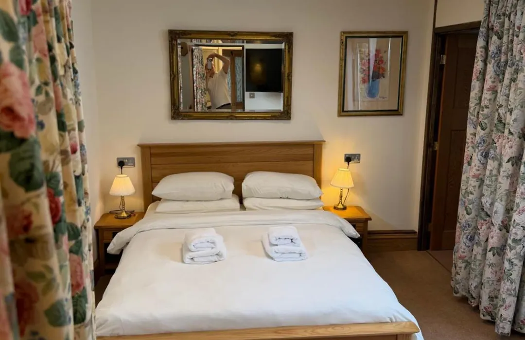 Oakwood Bed And Breakfast Heathrow-1