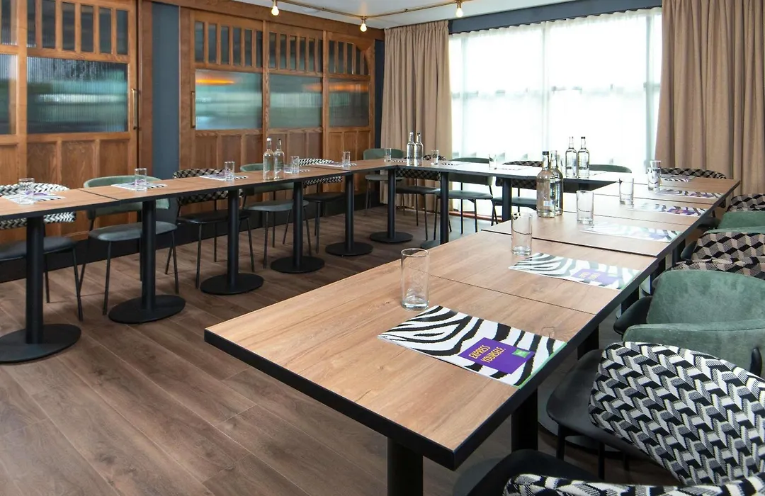 Ibis Styles London Gatwick Airport-1