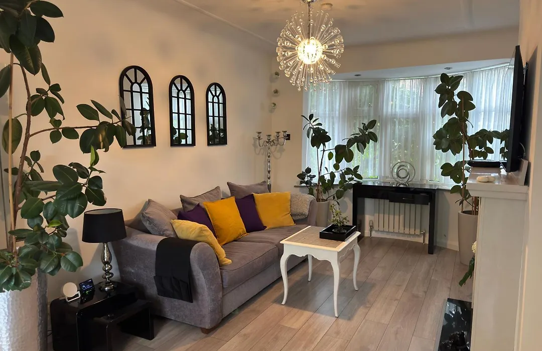 Luxury 5* Home With Secret Garden And Free Parking-1