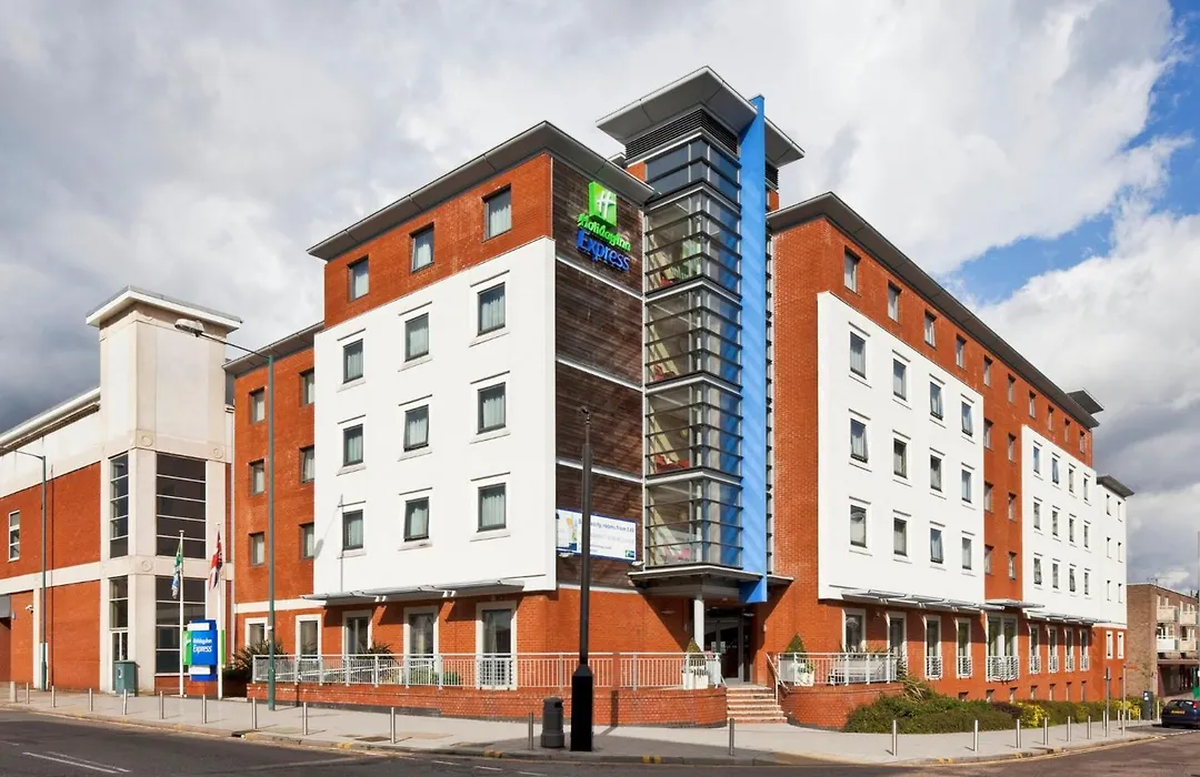 Holiday Inn Express Stevenage By Ihg-1