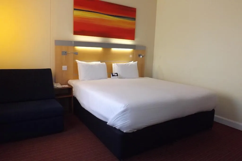 Holiday Inn Express Liverpool John Lennon Airport-1