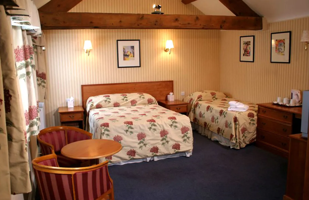 Angel Hotel-1