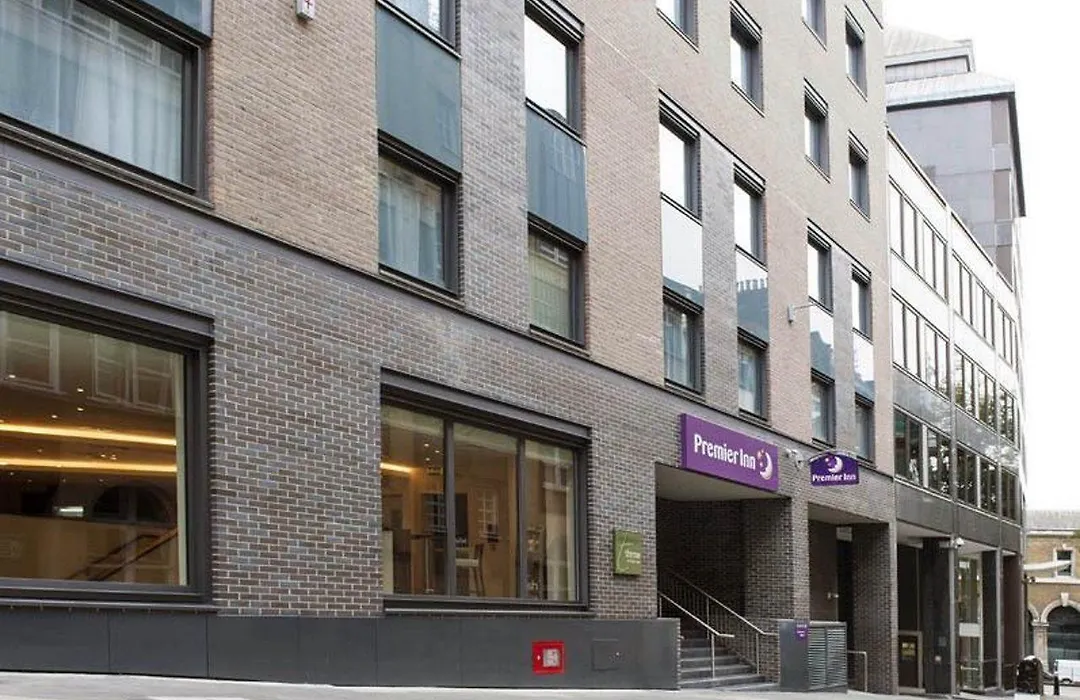 Premier Inn London Bank-1