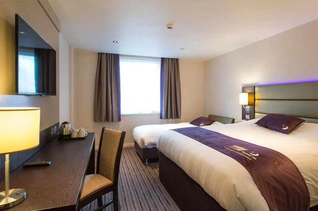 Premier Inn Watford Central-1