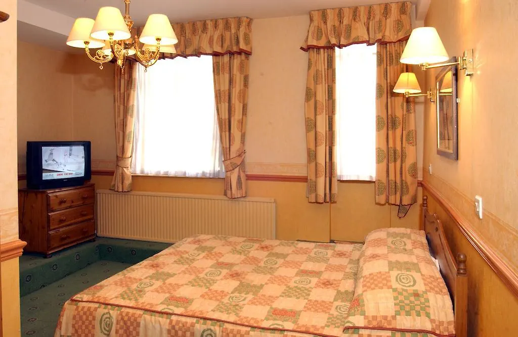 Station Hotel-1