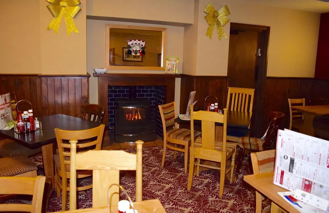 The Golden Acorn Wetherspoon-1