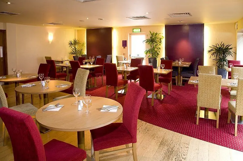 Hotel Premier Inn Watfor Central-1
