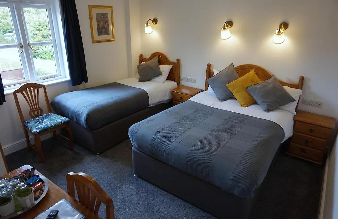 Villa Verde Gatwick-1