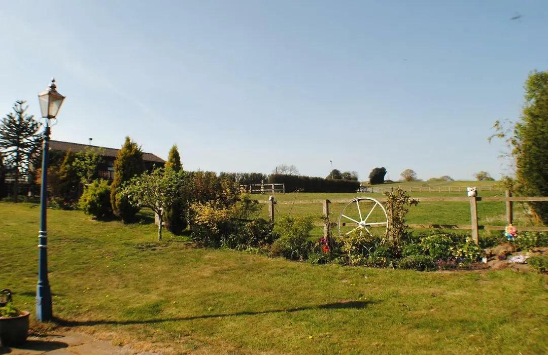 Fairview Farm Holiday Retreat: Luxury Lodges in Nottinghamshire Countryside-1