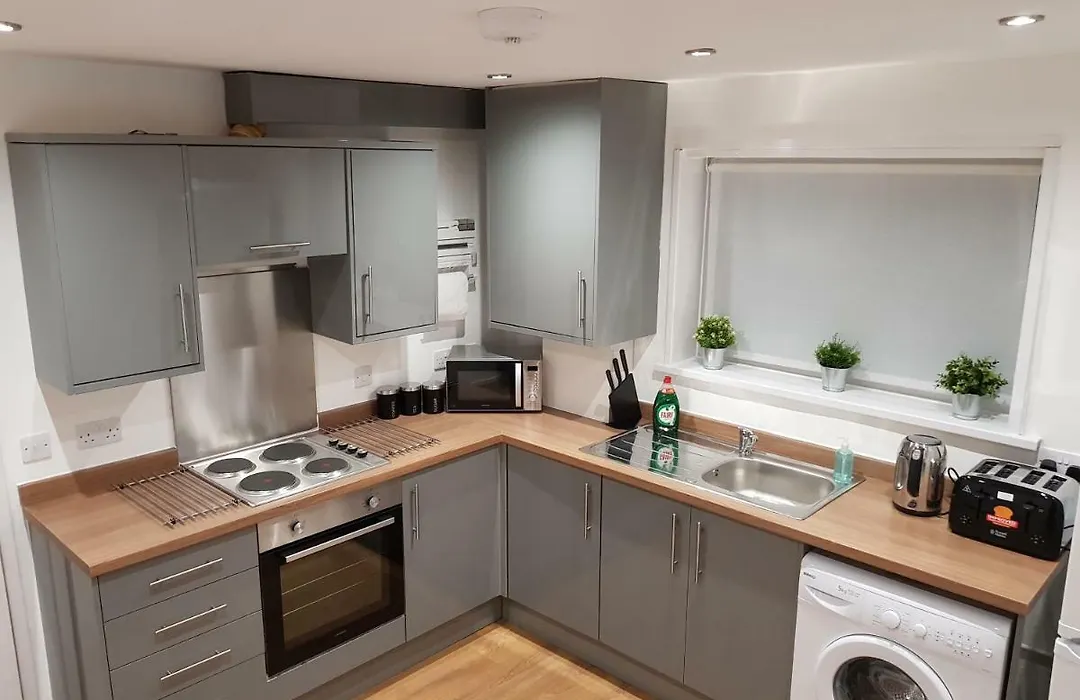 Milton House: 3-Bed Home with Free Wi-Fi and Parking in Newcastle-1