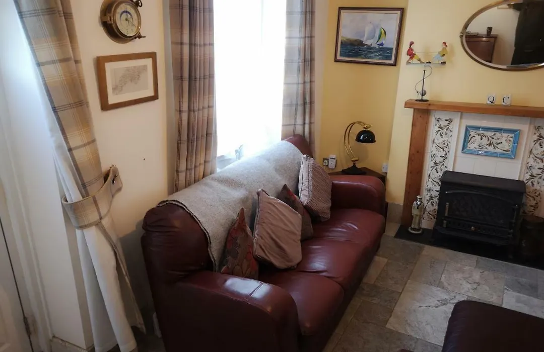 Quillet Cottage, 2 Glentowan Road-1