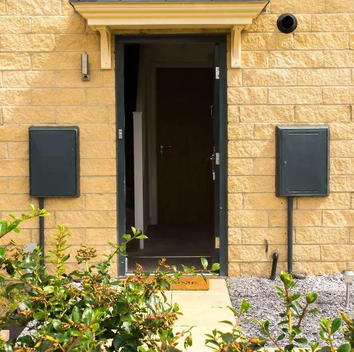 Impressive Urban Townhouse - Leeds City Centre-1