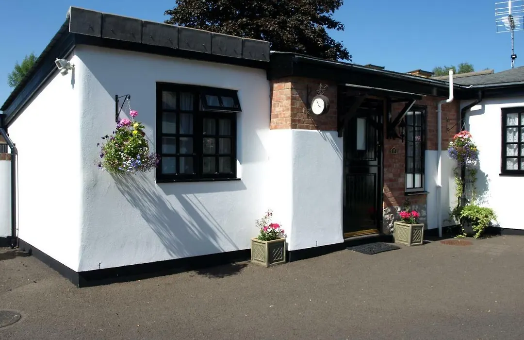 The Barn And Pinn Cottage-1