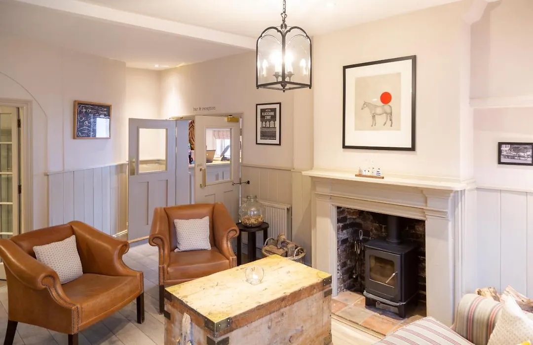 The White Horse Blakeney-1