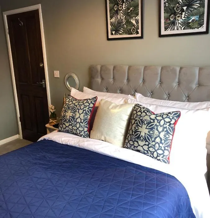 1. Stylish Private Double Room Near Manchester City Centre-1