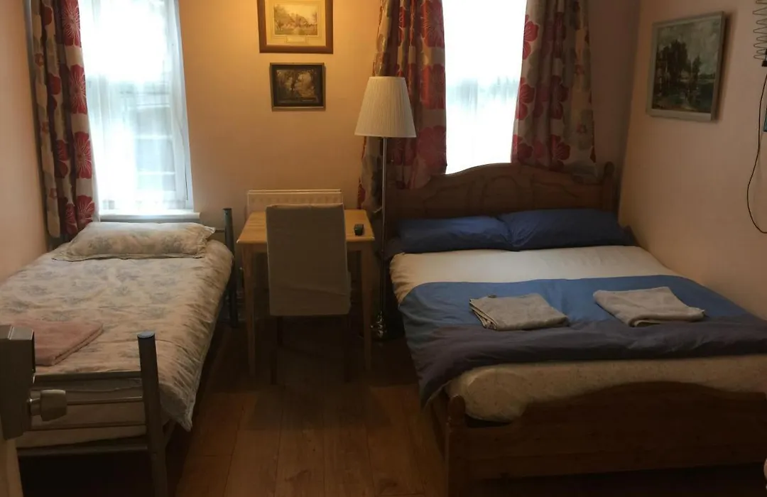Central Greenwich Guest Rooms-1