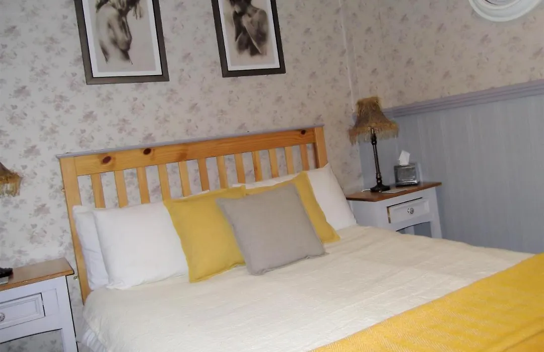 J'S Mayfair Guest House-1