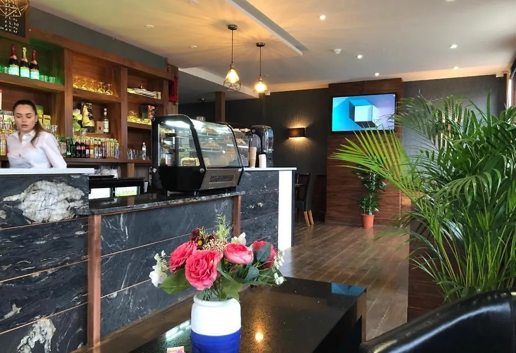 Eagle Hotel Luton Airport-1