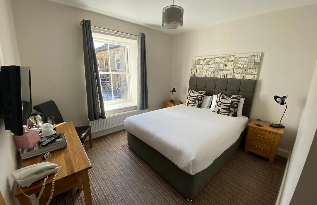 The Three Horseshoes Hotel-1
