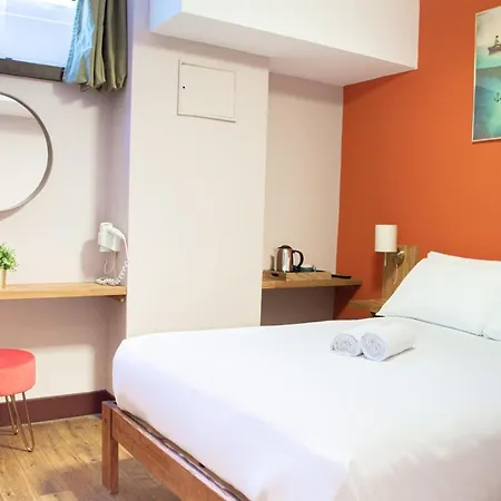 Palmers Lodge Hillspring At Willesden Green-3