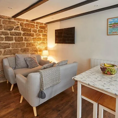 Host & Stay - Dolphin Cottage 1736-3