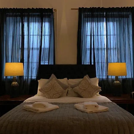 Queen Street Boutique Suites-2