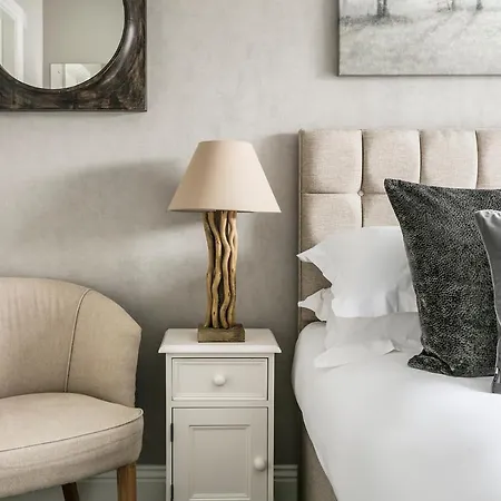 The Lodge Rooms @ Carus Green-2