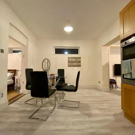 Parkstone Guest House-2