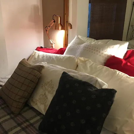 Wynberg House Bed & Breakfast Swansea-3