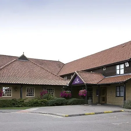 Premier Inn Basildon South-3