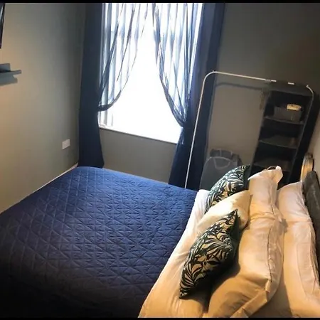 1. Stylish Private Double Room Near Manchester City Centre-3