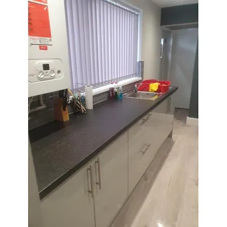 Townhouse @ 11 Nicholls Street Stoke-3