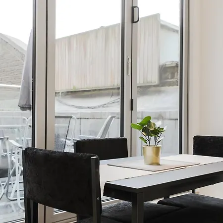 Trafalgar Square By Excel Apartments-2