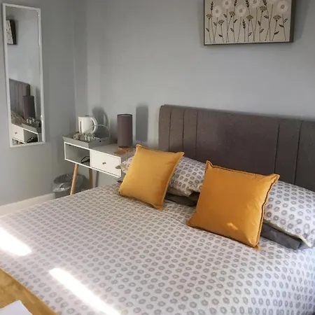Bridgeside Guest House-2
