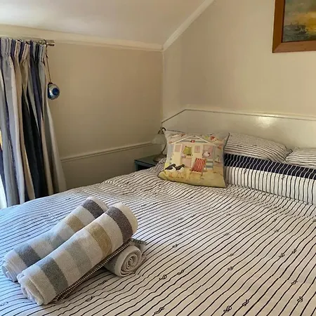 Bolthole Cottage-2